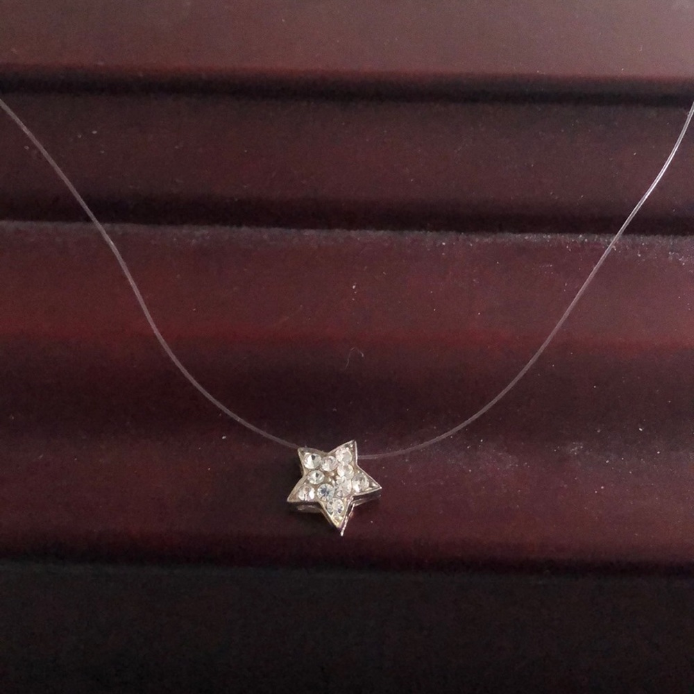 Illusion star necklace